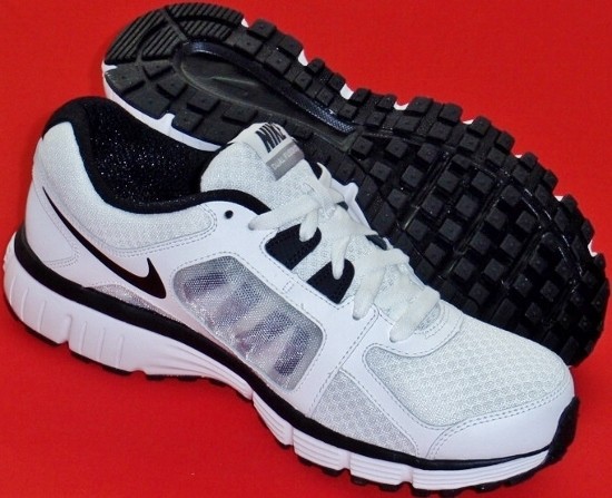 nike mismatched running shoes
