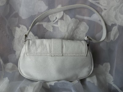 Beautiful Leather Handbags on Beautiful White Guess Leather Handbag Ebay