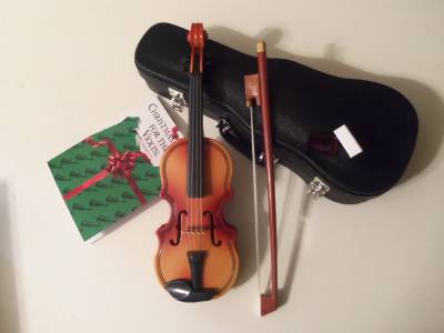 doll with violin