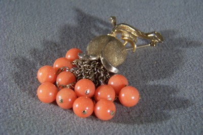 Antique Vintage Brooches on Antique Vintage Coral Lucite Rose Shaped Pin Brooch Ebay