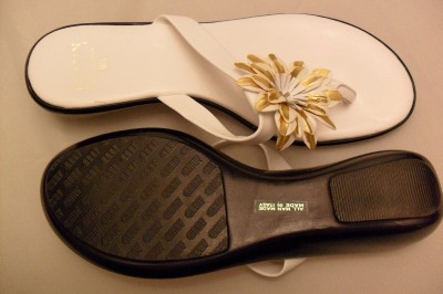Italian Shoemakers White Flip Flop Thong Dressy Gold Flower Brand New ...