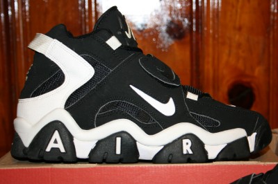 nike air barrage mid og