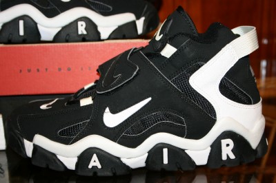 nike air barrage mid og