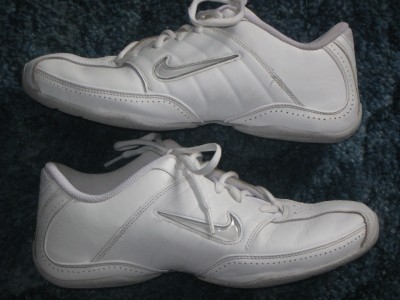 White Cheerleading Shoes on Womens Sz 8 White Nike Sideline Cheer Shoes Very Nice Ebay