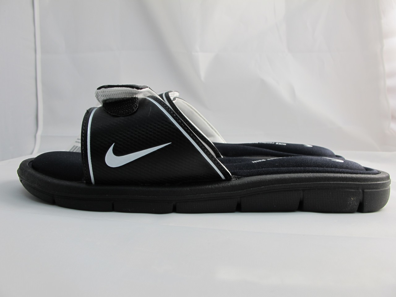 nike comfort fit sneakers
