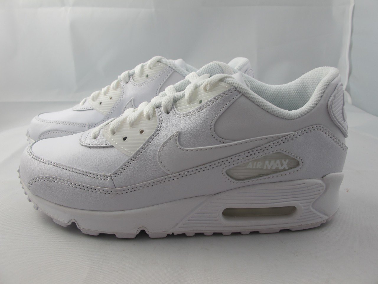 white nike air max 90 junior