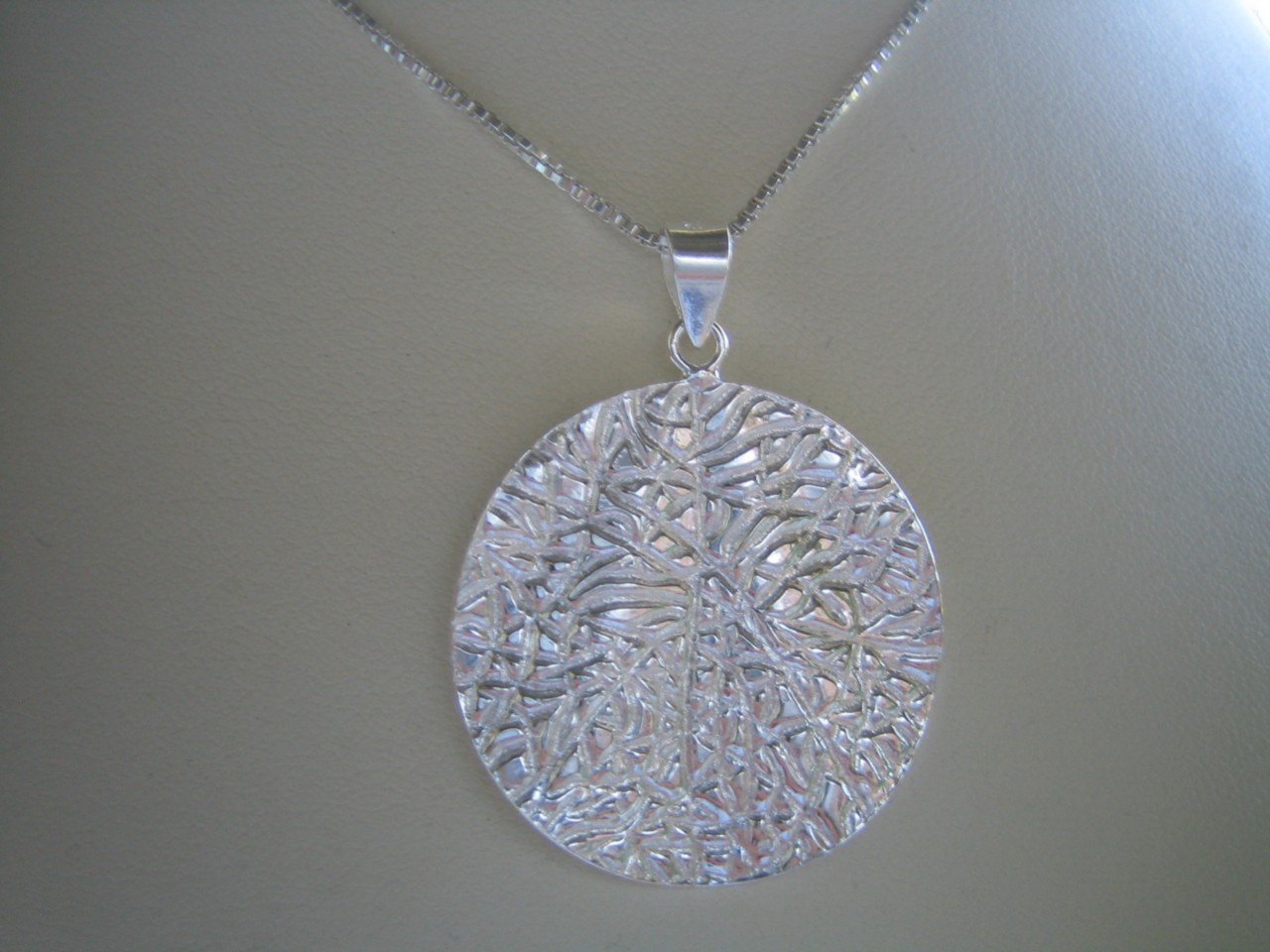 925 Sterling silver Hammered Round Disc Pendant Necklace 1mm box chain