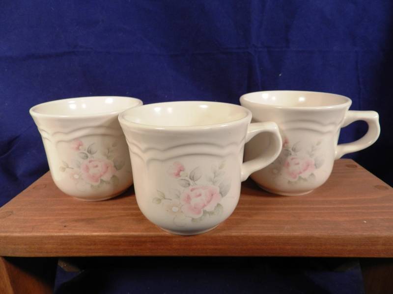 Pfaltzgraff Tea Rose Pattern 3 Coffee mugs Tea cups U S A Logo Stoneware eBay