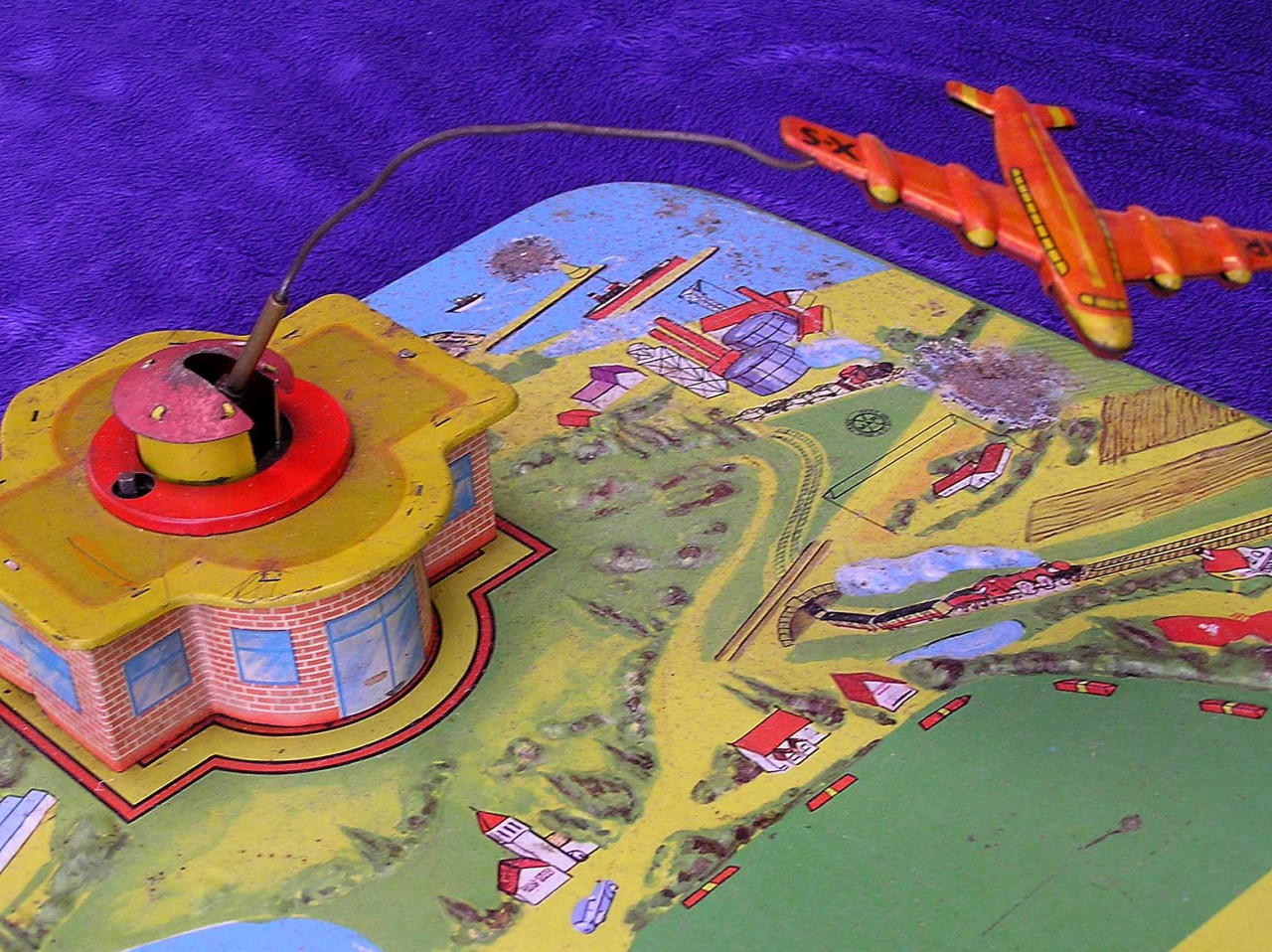 Rare Vintage MARX TIN TOY Airport Playset Wind up Rotating Airplane