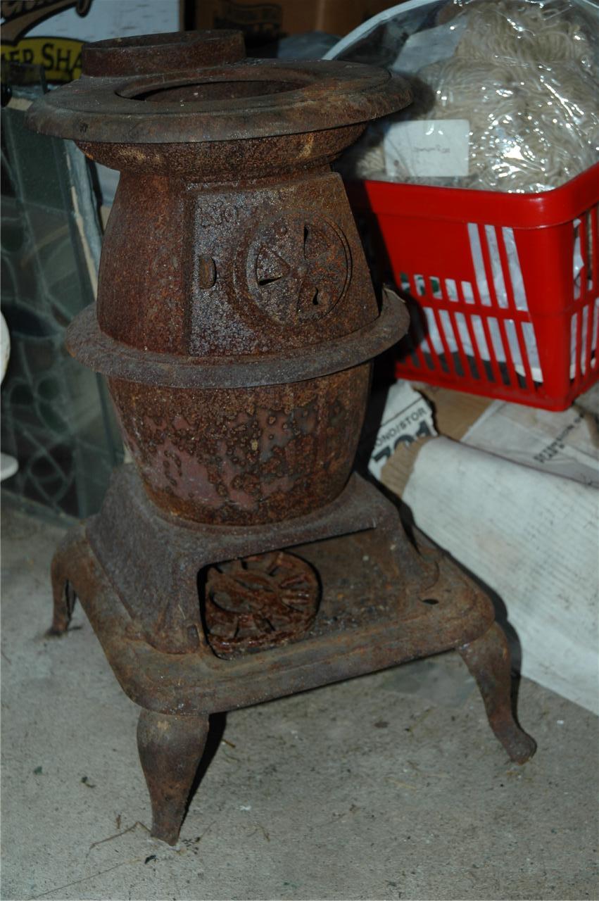 CAST IRON POT BELLY STOVE SMALL NEEDS RUST REMOVAL BUT WORKS