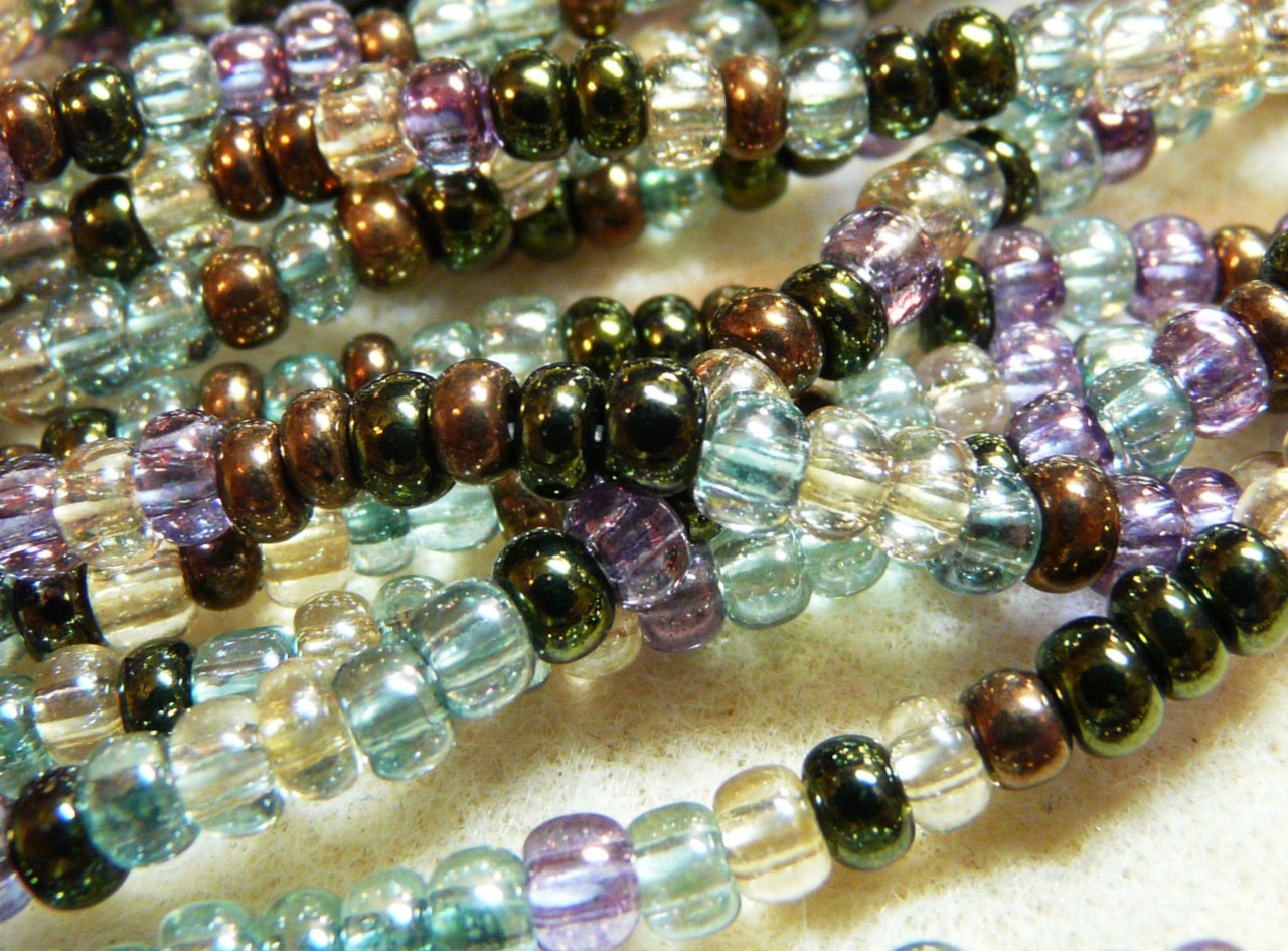 CZECH GLASS SEED BEADS MIXED LUSTER 6/0 4mm #100