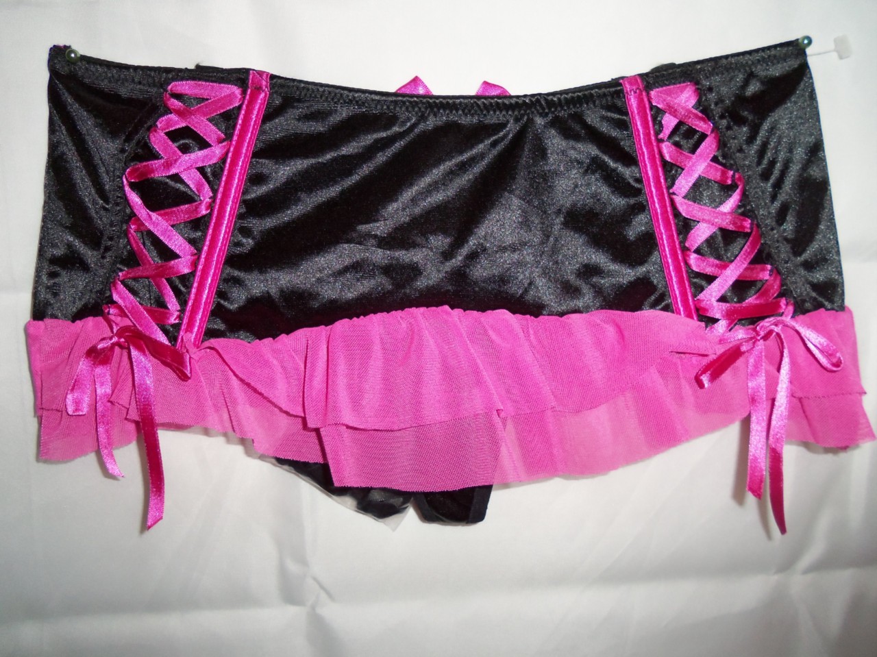 HTP1HOT TOPICPINK COOKIEblackHOT PINKsatinPANTYthongGARTER BELT