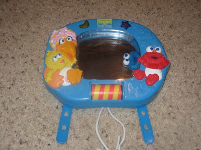 Baby Mirror  on Elmo Who S That Baby In The Mirror Crib Baby Infant Toddler Toy   Ebay