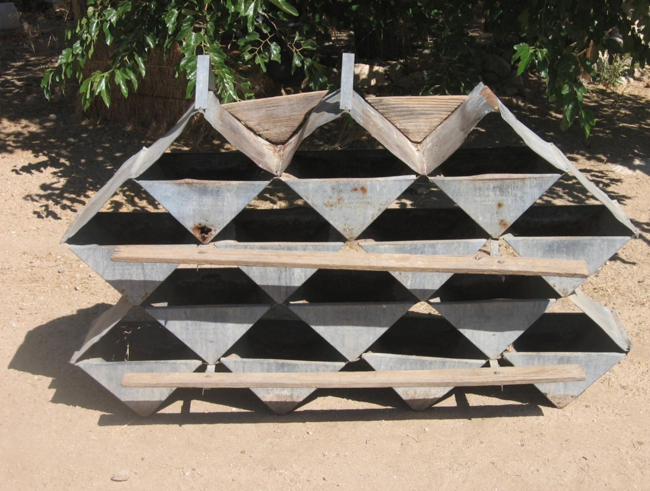 ANTIQUE GOTTSH'S METAL CHICKEN NEST BOX PAT 010434 eBay