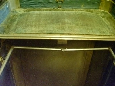 Wardrobe Trunk on Antique Hartmann Cushioned Top Wardrobe Trunk Ebay