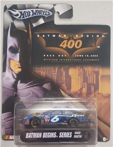 Hot Wheels Batman Begins 【限定モデル】ミニカーセット HOT WHEELS BATMAN BEGINS GOTHAM CITY 5 CARS PACK BATCOPTER