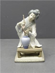 Lladro 840 Japanese Geisha Flowers 8
