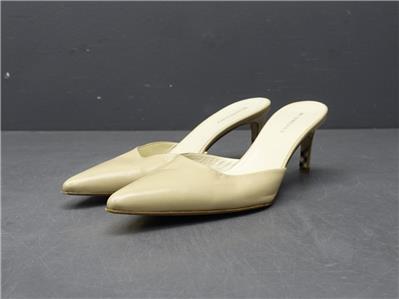BURBERRY Women's Sz 40/9 Beige Leather Pointed Toe Slip-on