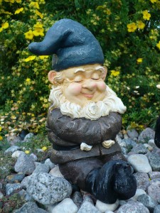 GNOME COUPLE LAUGHING HAVING FUN POINTING FINGER 10 IN. | eBay