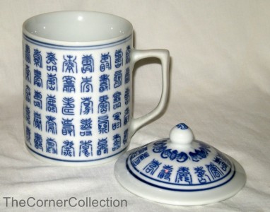 PORCELAIN BLUE & WHITE CALLIGRAPHY PRINT LIDDED TEA CUP MUG