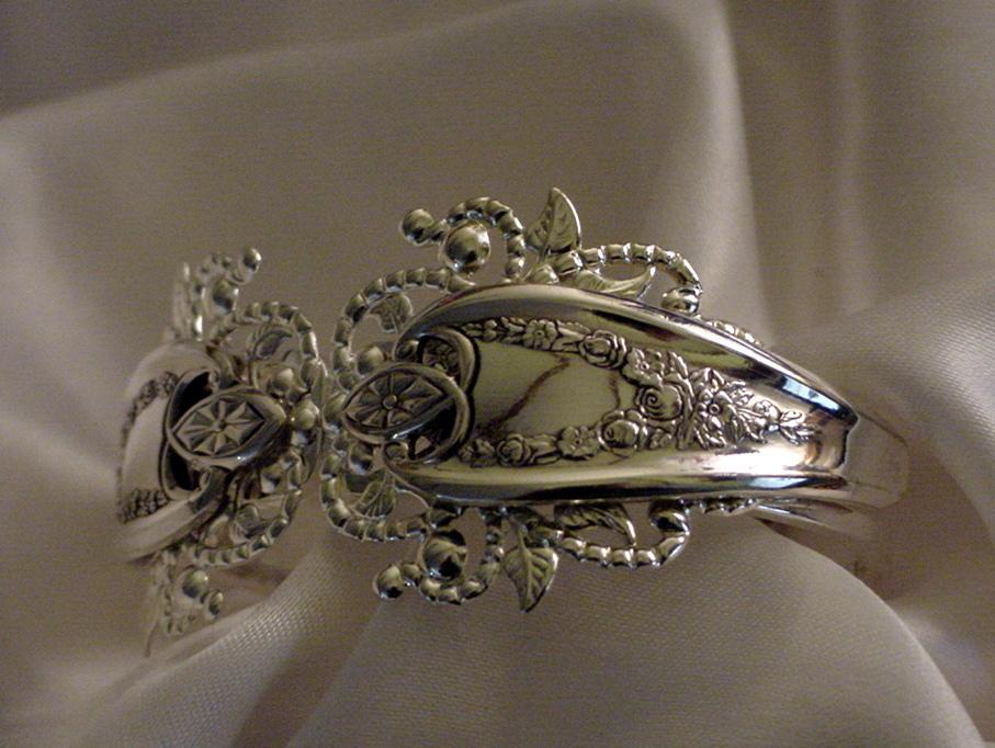 ANTIQUE OLD COLONY HINGED CUFF BRACELET TRIPLE PLATED STERLING SILVER