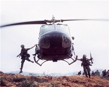 VIETNAM WAR PHOTO UH-1 HUEY HELICOPTER US ARMY COMBAT ...