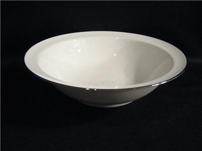 NORITAKE IVORY CHINA 7192 AFFECTION RIMMED ROUND VEGETABLE SERVING