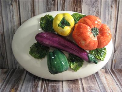 OVAL SERVING DISH w/EMBOSSED VEGGIES ON LID