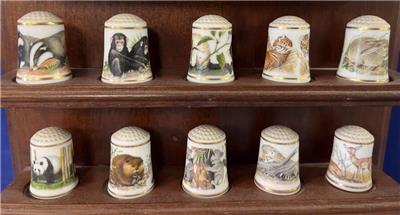 フランクリン　ミント　ＷＷＦ　スタンプコレクション Complete Set of 25 WWF Animal Babies Franklin Mint Thimbles Wooden