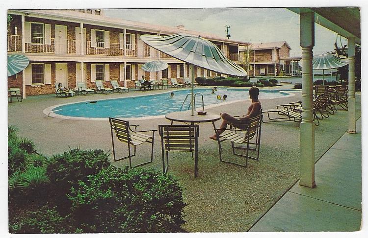 Postcard - Rodeway Inns of America and Nantucket Taverne, Atlanta, Georgia