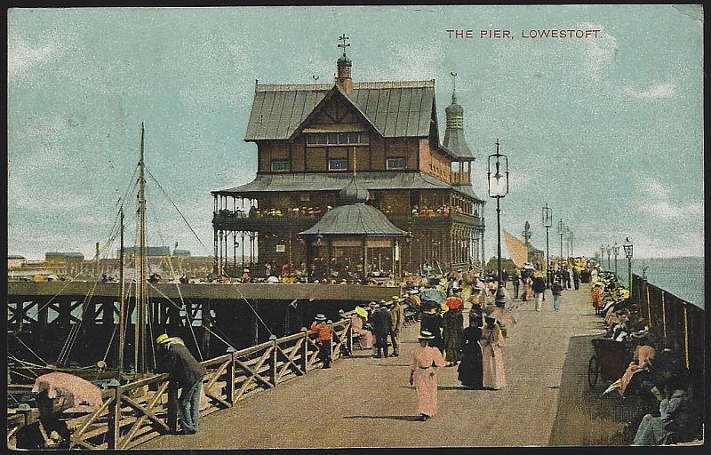 Postcard - Pier, Lowestoft, England