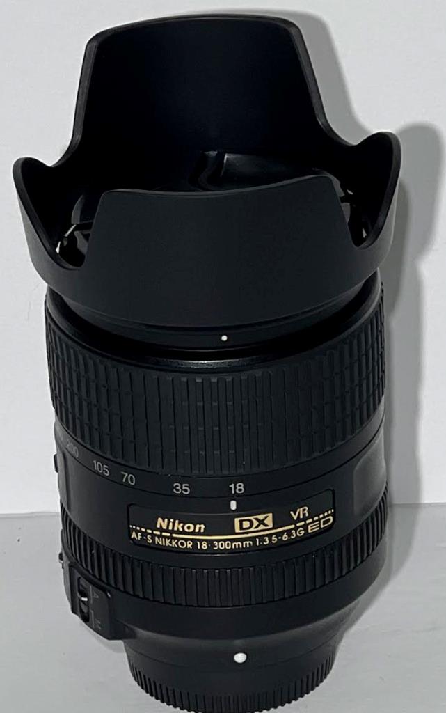 Nikon AF-S DX NIKKOR 18-300mm f/3.5-6.3G ED VR Zoom Lens Pro kit
