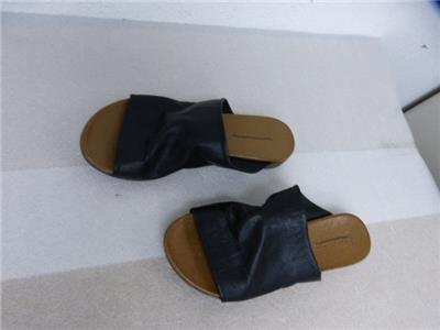 bueno shore thing slide sandal