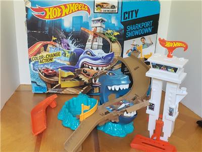 Amazon.com: Hot Wheels Color Shifters Sharkport Showdown