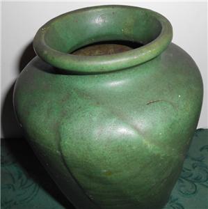 Arts & Crafts Green Matte Pottery Vase - Zanesville #102 Tobacco Leaf