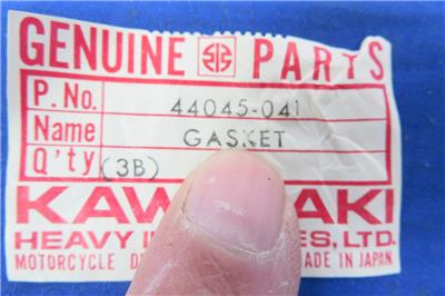 umi さま専用　2025072419 NOS Kawasaki # 44045-041 Fork Cover Gasket H1 H2 KH KH500 Mach IV