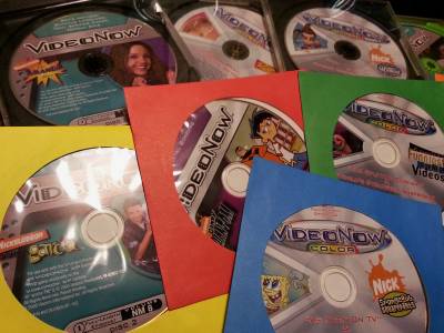 Hasbro VideoNow Video Now Color Personal Player Lot w/12 PVD PVP Discs ...