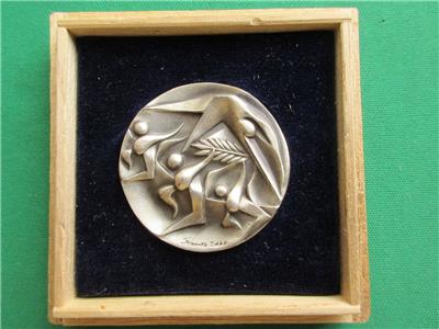 1964 TOKYO XVIII OLYMPIC GAMES MEDAL IN ORIGINAL WOOD BOX NO