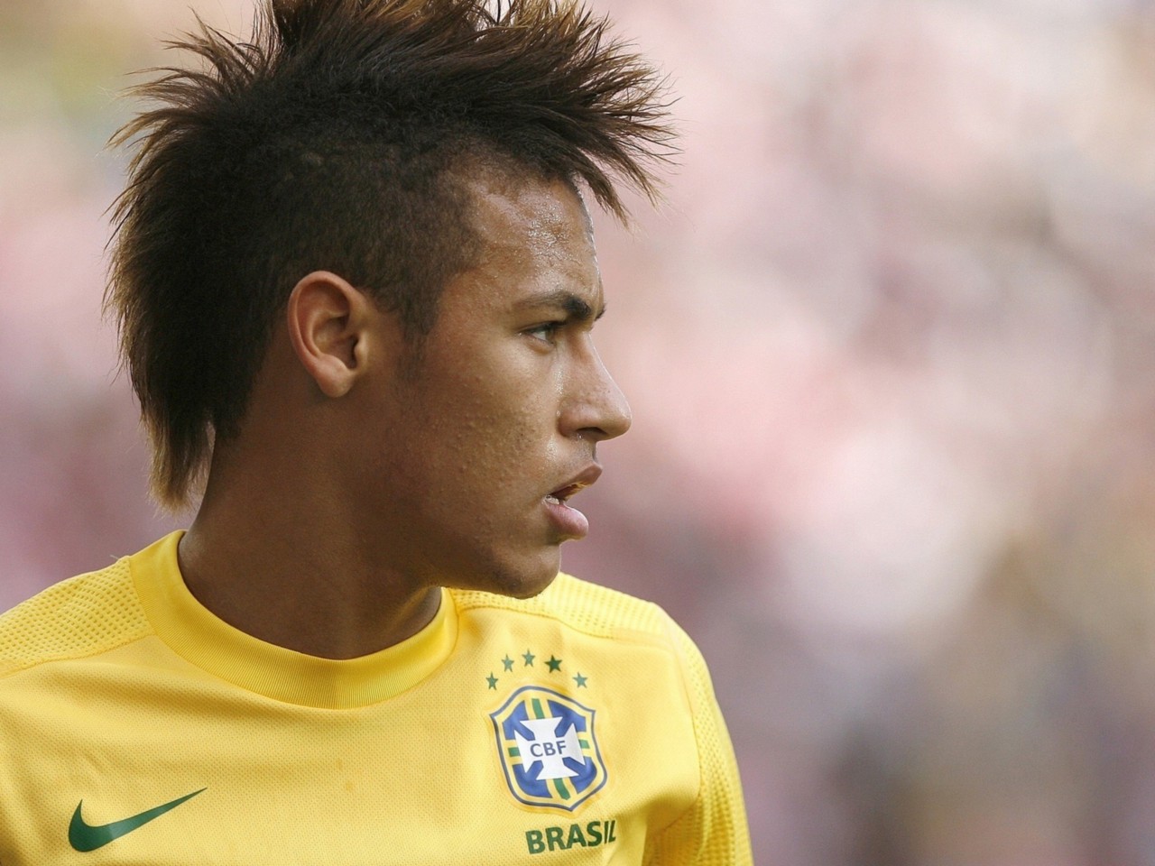 有关以下物品的详细资料: neymar 8x10 11x17 16x2