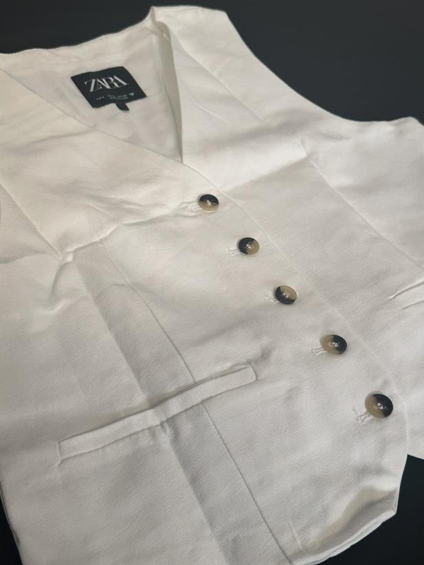 激安！特価品 ZARA ECRU WHITE LINEN V NECK BUTTON WAISTCOAT WITH TAB SMART ガウンコート