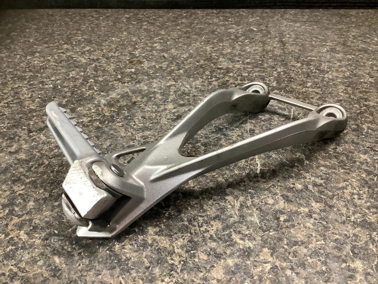 06 Kawasaki Ninja 636 ZX636 ZX6R ZX-6R Rear Right Foot Rest
