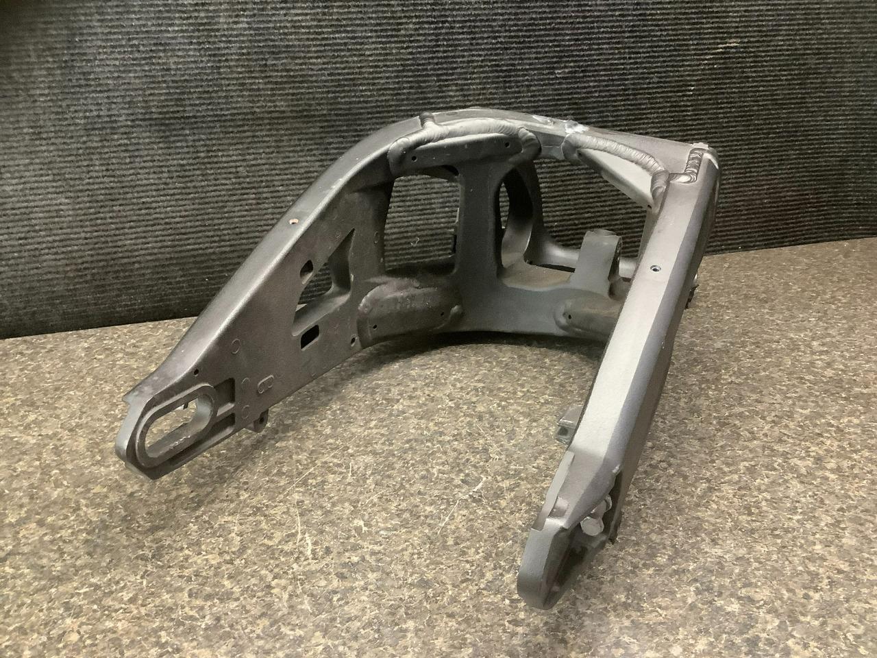 23 Kawasaki Ninja ZX10R ZX-10R Swingarm 56J | eBay