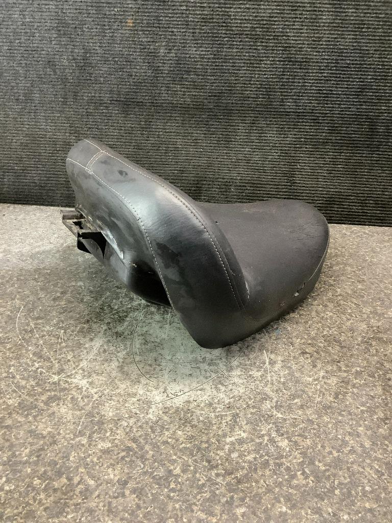 86 Honda Magna 700 VF700 VF700C Front Driver Seat 221 | eBay