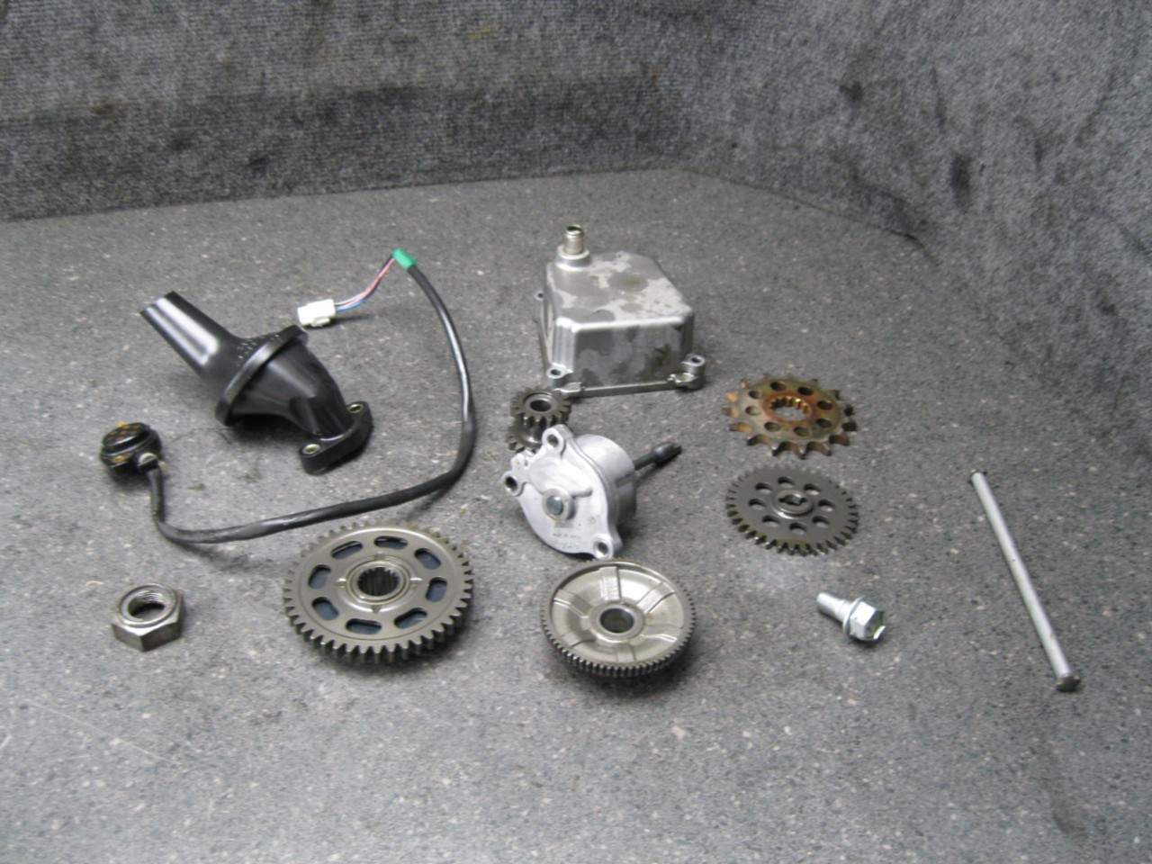 05 Suzuki GSXR GSX-R 600 Misc Engine Parts 79A | eBay