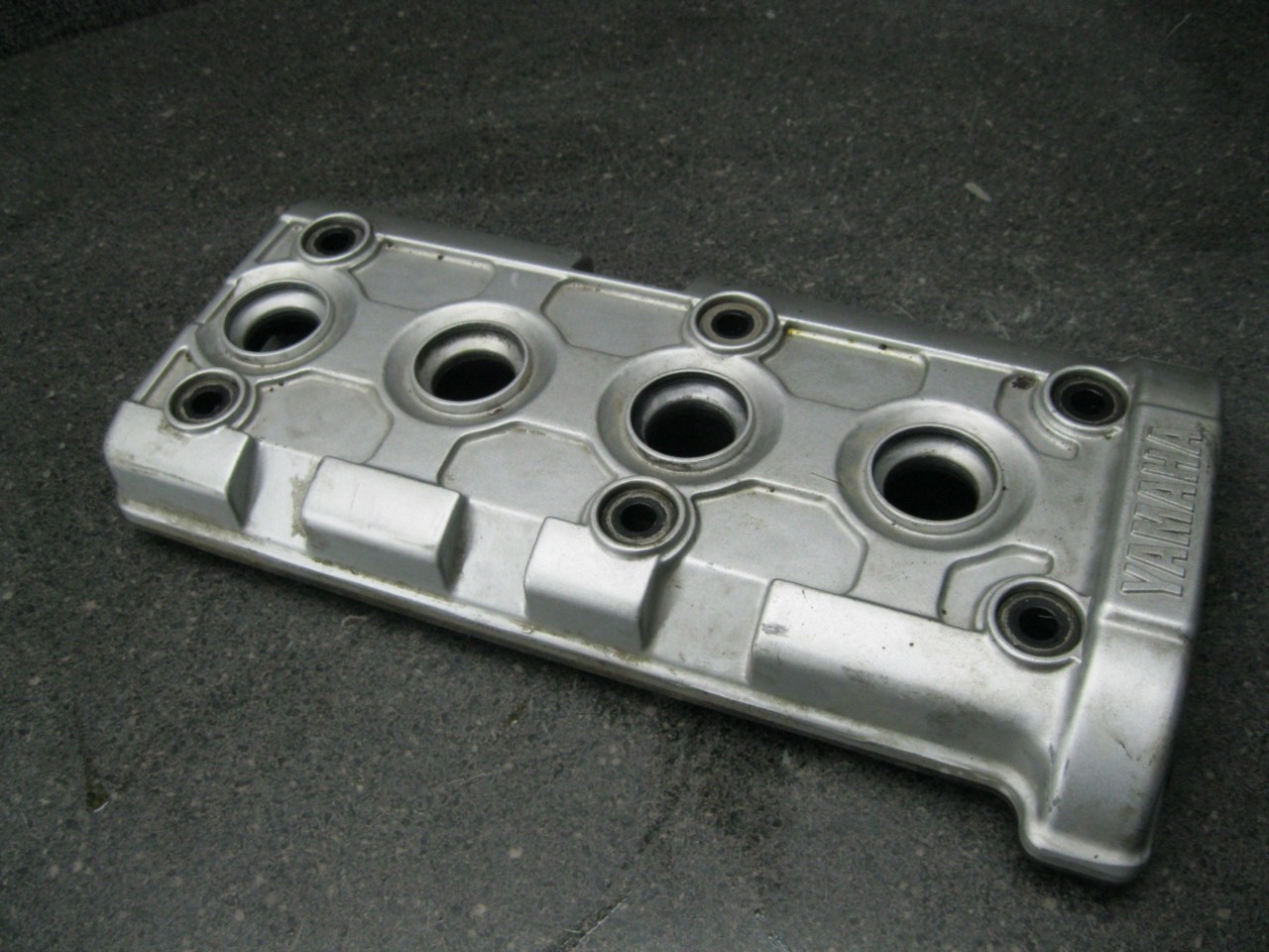 00 Yamaha YZF R6 YZFR6 Engine Valve Cover 46E eBay