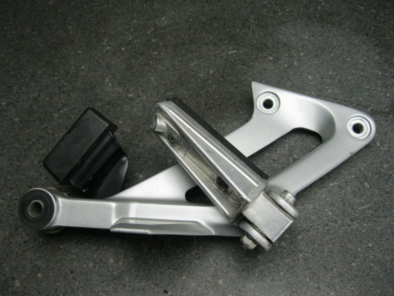 03 Yamaha FJR1300 FJR 1300 Right Rear Footpeg Peg & Bracket 21A eBay