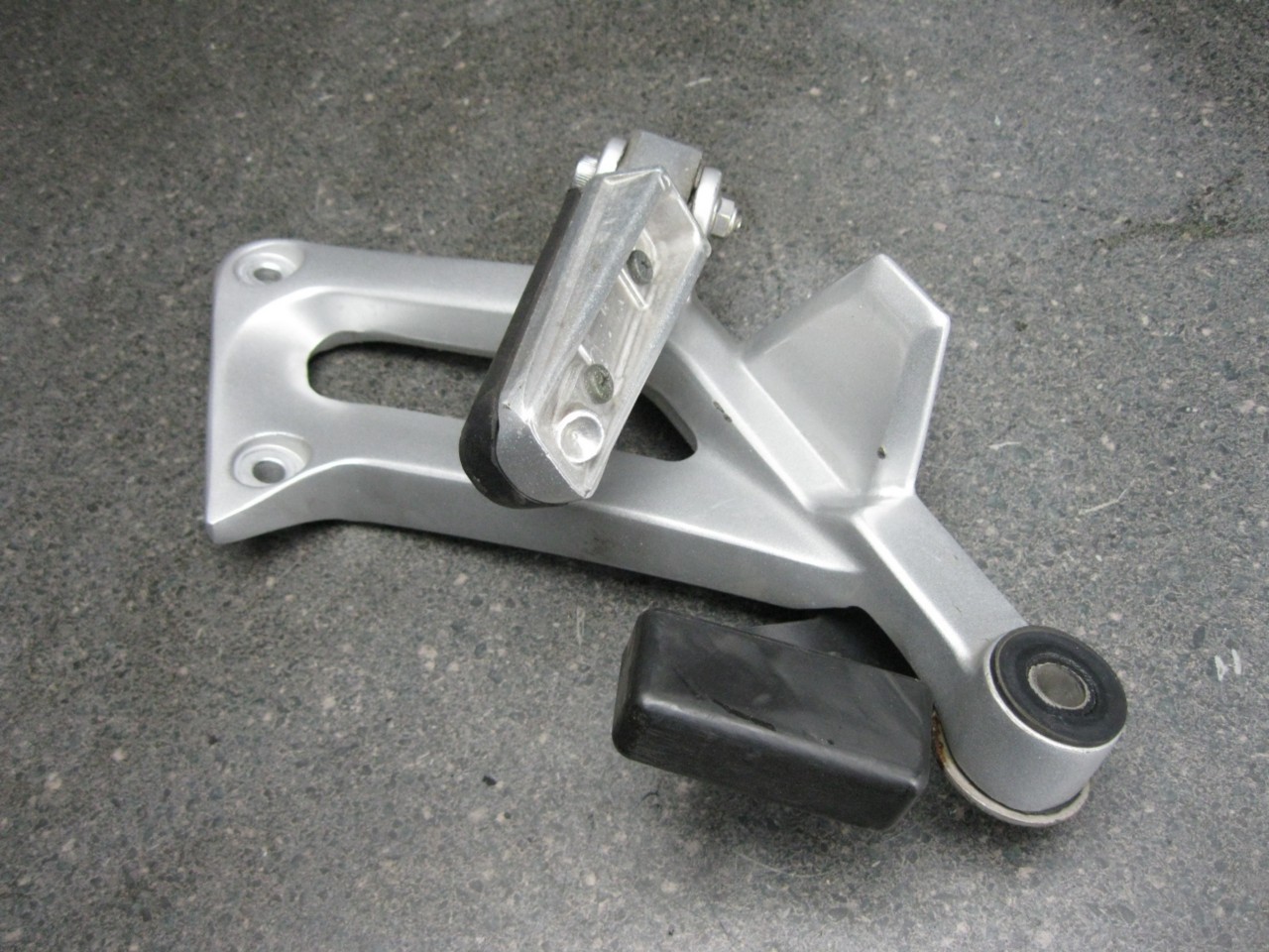 03 Yamaha FJR1300 FJR 1300 Right Rear Footpeg Peg & Bracket 21A eBay