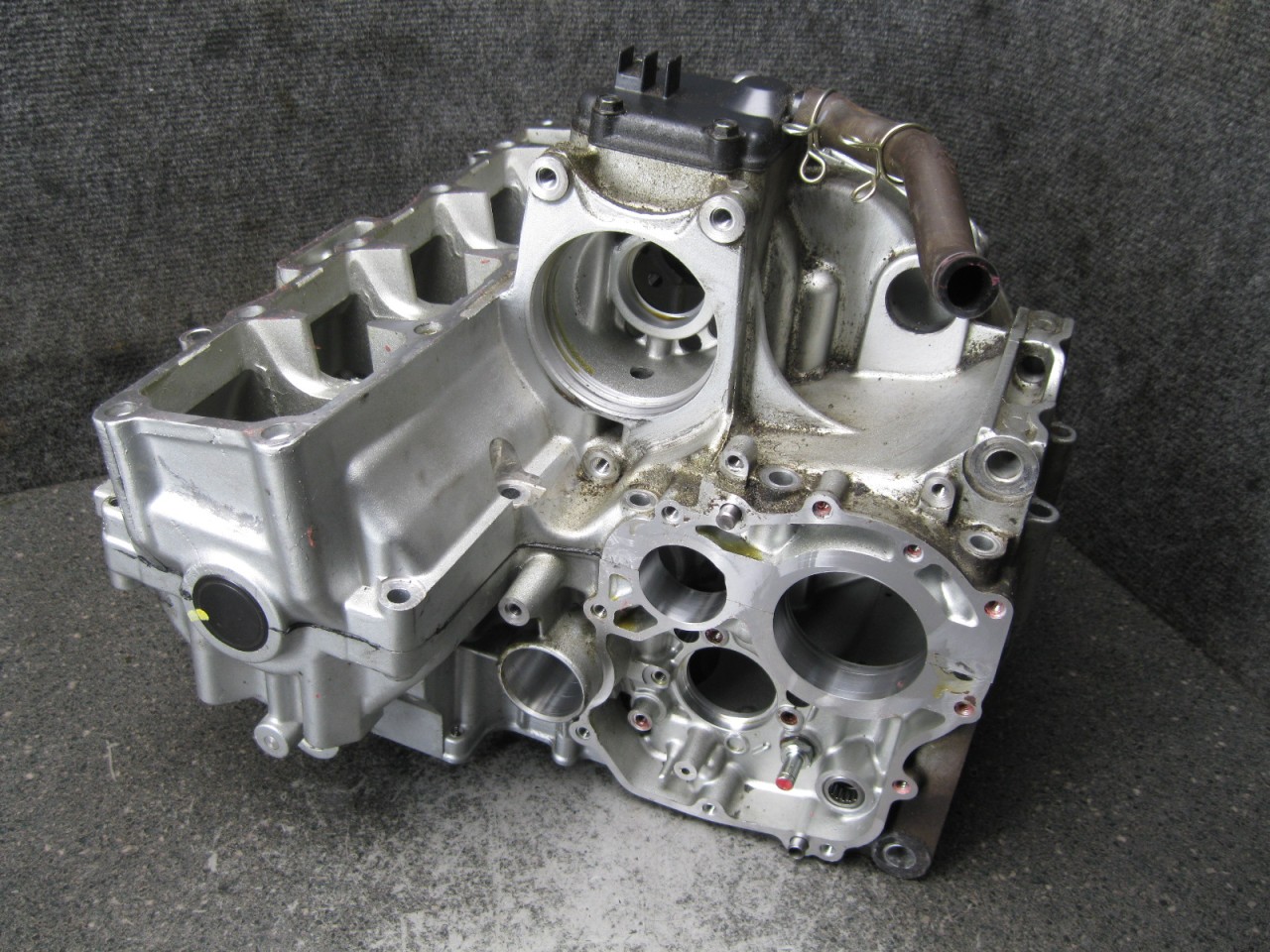 02 Kawasaki Ninja ZX7 ZX7R ZX-7R Engine Motor Block Crank Case 5C