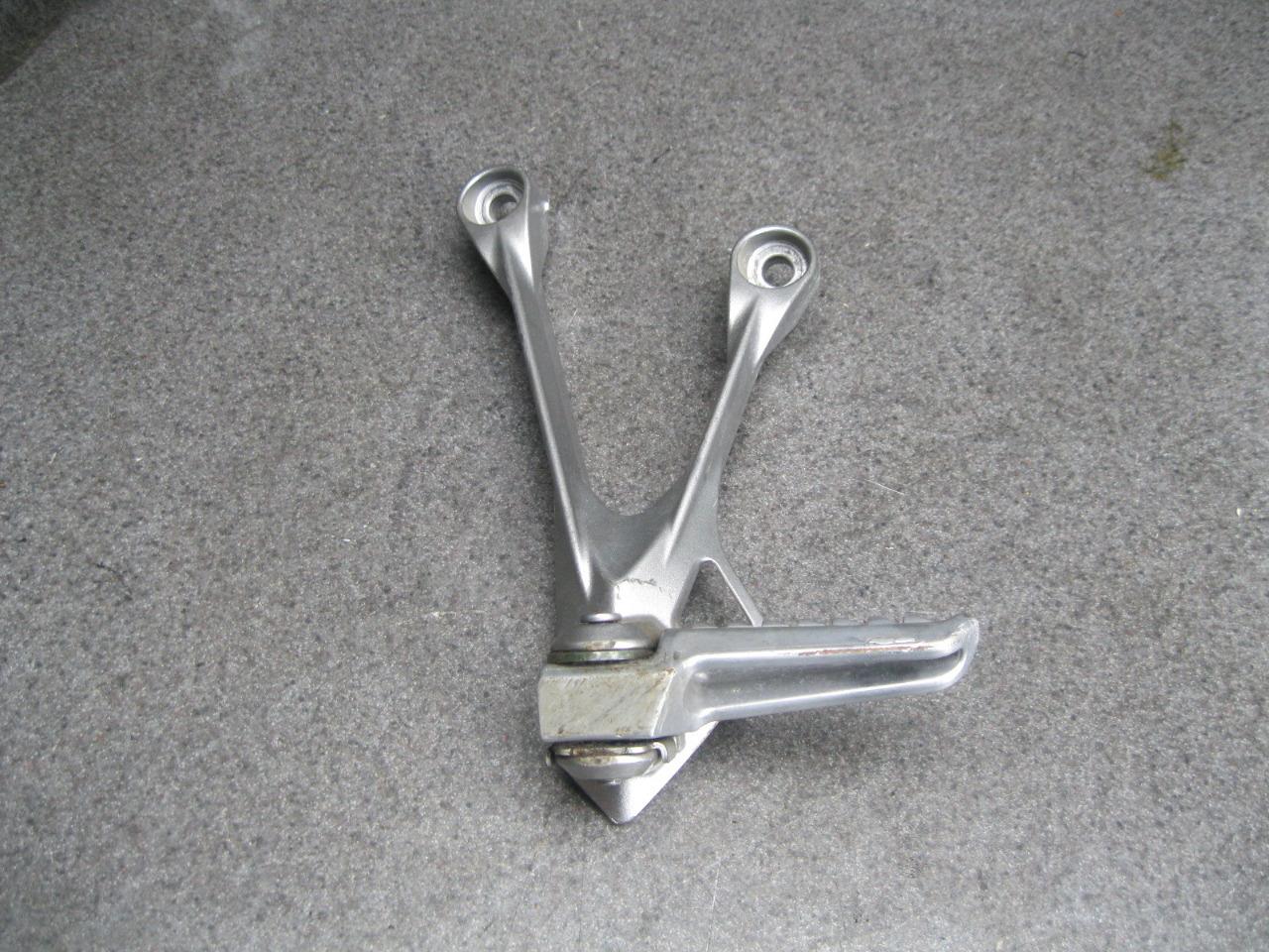 05 Kawasaki Ninja ZX6R ZX-6R ZX636 Left Rear Peg & Bracket 95A | eBay