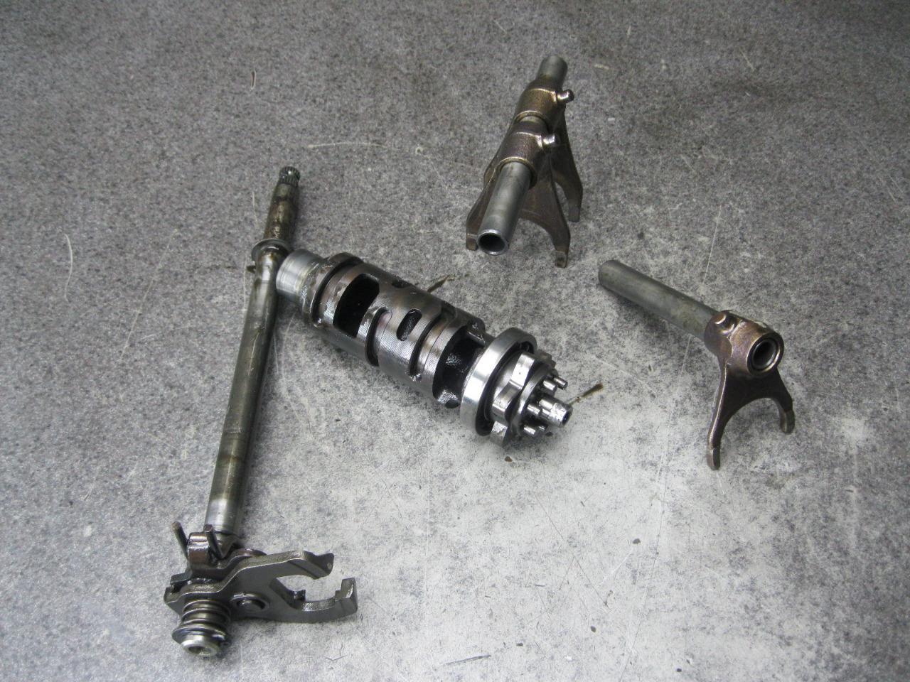 04 Suzuki GSXR GSXR 1000 Shifter Drum & Forks 107D eBay